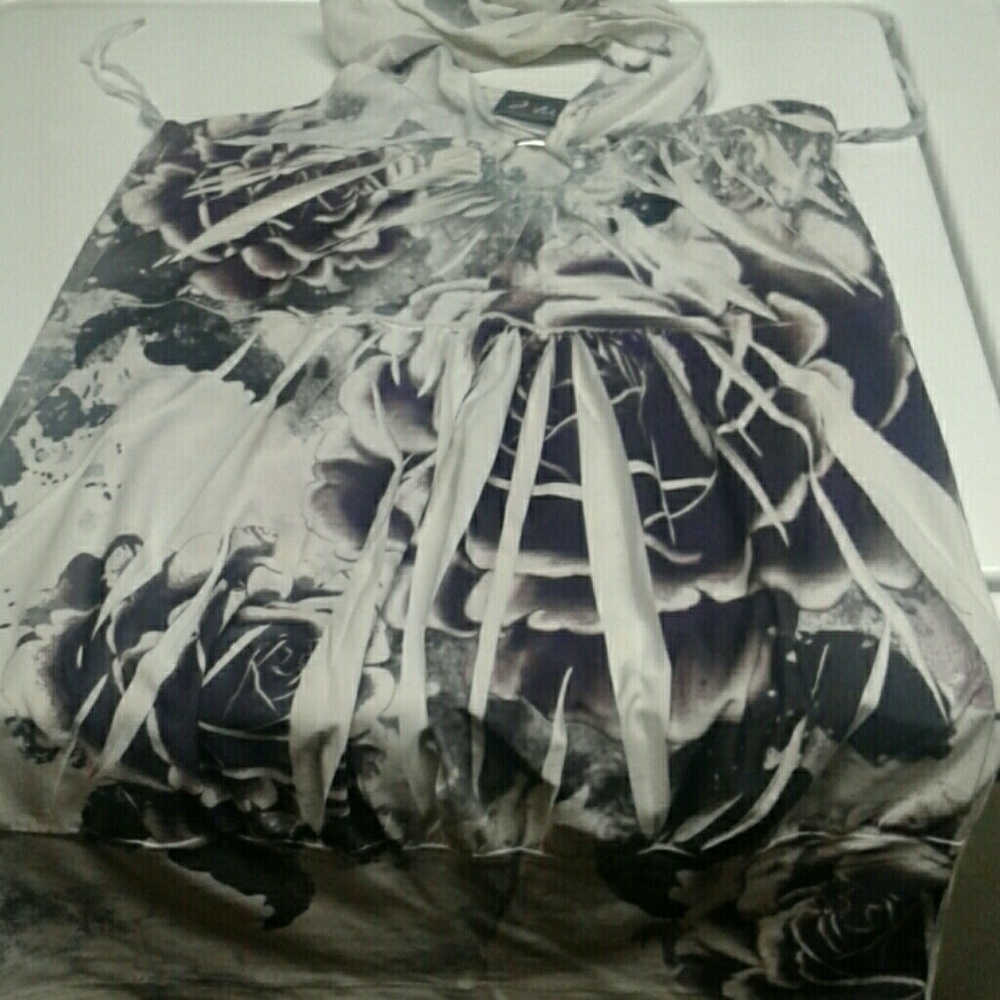 A beautiful summer shirt.